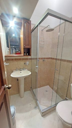 Casa de 4 alcobas en arriendo en Loma De Los Bernal, Medellín, 180 m² · foto 18 de 24