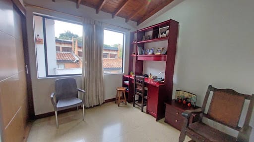 Casa de 4 alcobas en arriendo en Loma De Los Bernal, Medellín, 180 m² · foto 19 de 24