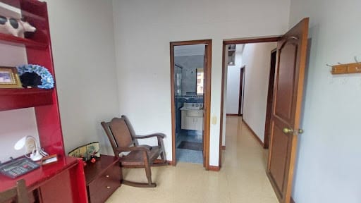 Casa de 4 alcobas en arriendo en Loma De Los Bernal, Medellín, 180 m² · foto 20 de 24