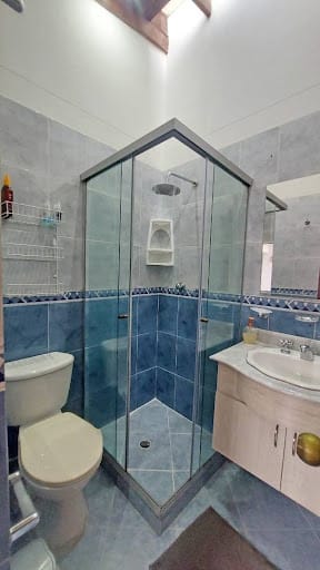 Casa de 4 alcobas en arriendo en Loma De Los Bernal, Medellín, 180 m² · foto 21 de 24