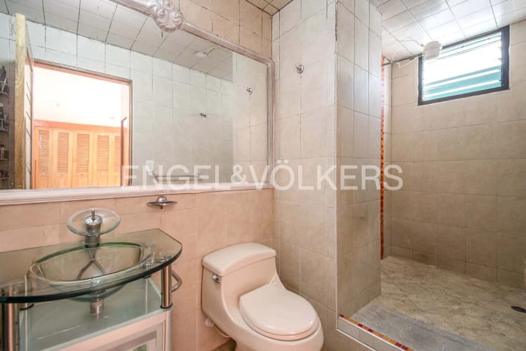 Apartamento de 3 alcobas en venta en La Carolina, Bogotá, 150 m² · foto 6 de 10
