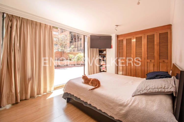 Apartamento de 3 alcobas en venta en La Carolina, Bogotá, 150 m² · foto 5 de 10