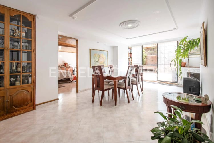 Apartamento de 3 alcobas en venta en La Carolina, Bogotá, 150 m² · foto 3 de 10