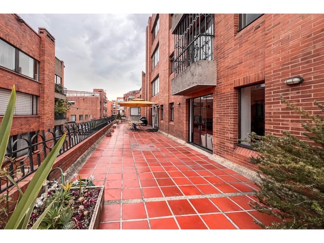 Apartamento de 3 alcobas en venta en Santa Barbara, Bogotá, 140 m² · foto 3 de 24