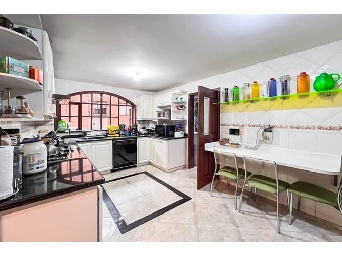 Apartamento de 3 alcobas en venta en Santa Barbara, Bogotá, 140 m² · foto 13 de 24