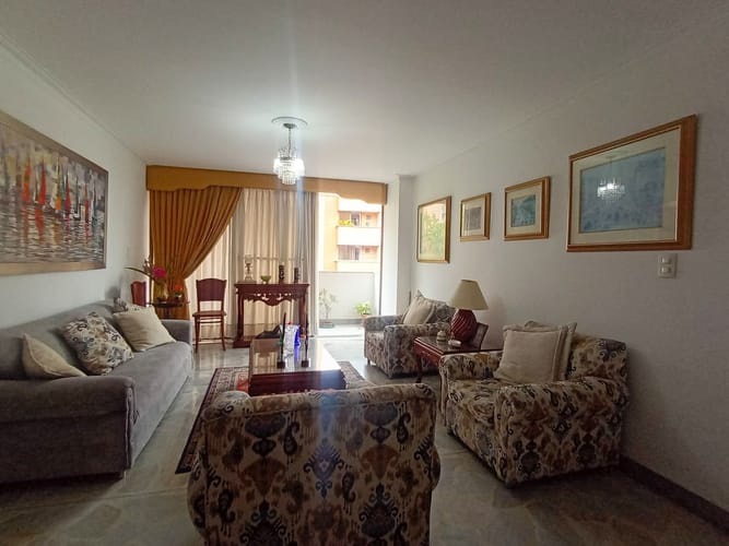 Apartamento de 3 alcobas en venta en Laureles, Medellín, 154 m² · foto 2 de 19