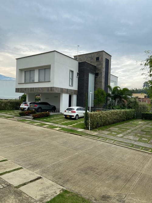 Casa de 4 alcobas en arriendo en Pance, Cali, 350 m² · foto 2 de 24