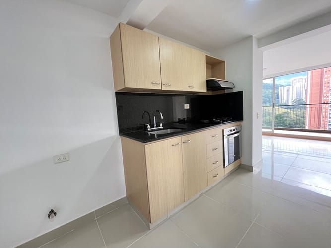 Apartamento de 3 alcobas en arriendo en San Remo, Sabaneta, 85 m² · foto 3 de 20