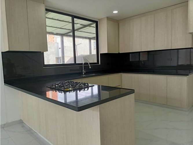 Casa de 6 alcobas en venta en Las Mercedes, Jamundí, 675 m² · foto 2 de 24