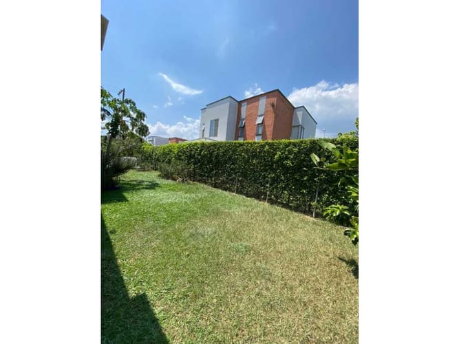 Casa de 4 alcobas en venta en Las Mercedes, Jamundí, 270 m² · foto 3 de 24