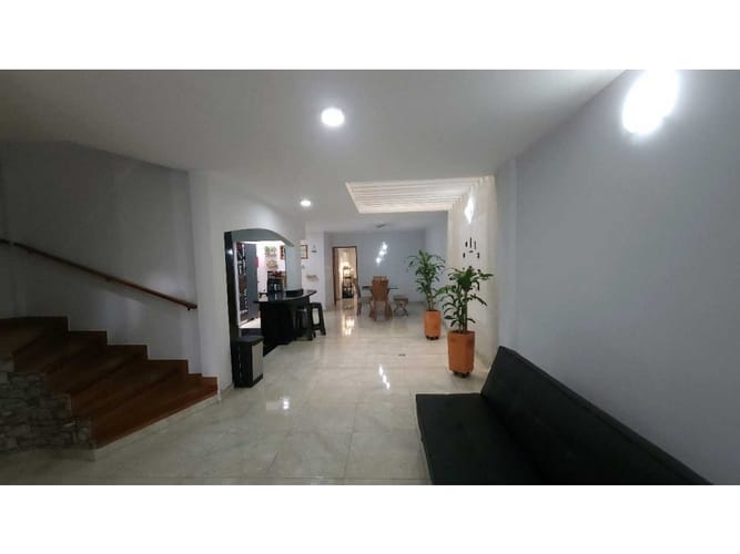 Casa de 4 alcobas en venta en Las Mercedes, Palmira, 340 m² · foto 2 de 24