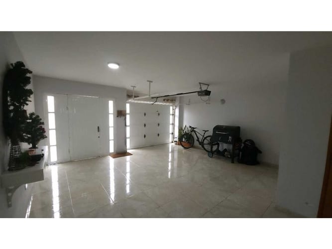 Casa de 4 alcobas en venta en Las Mercedes, Palmira, 340 m² · foto 3 de 24