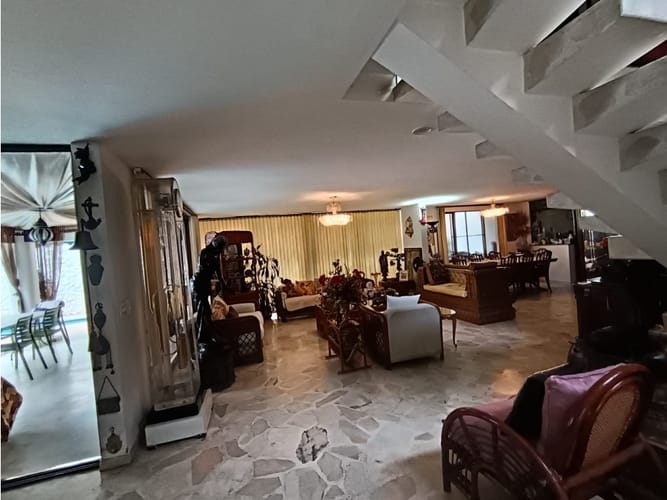 Casa de 4 alcobas en venta en Ciudad Jardin, Cali, 650 m² · foto 2 de 24