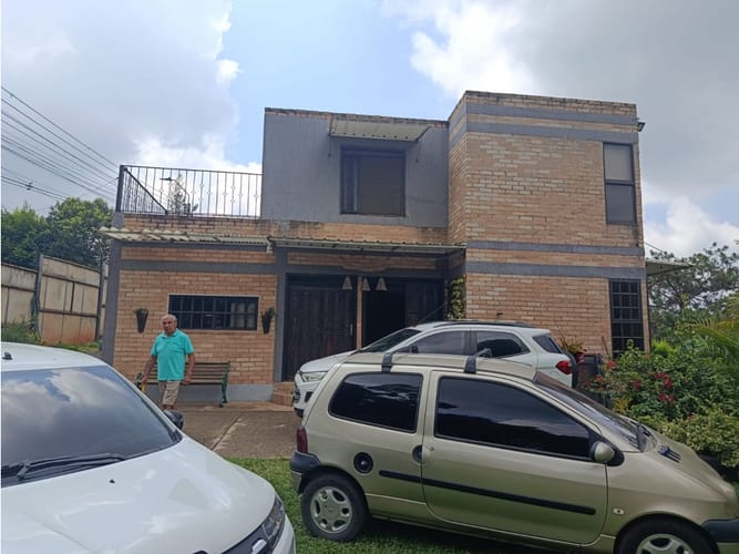 Casa de 4 alcobas en venta en La Reforma, Cali, 380 m² · foto 2 de 24