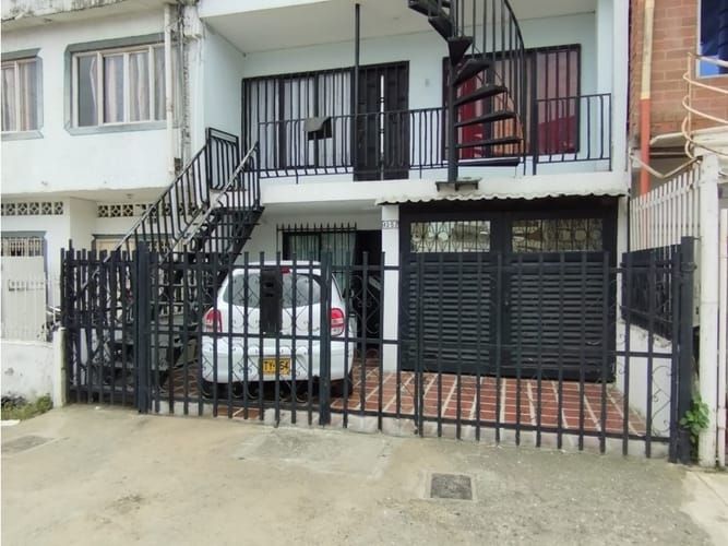 Casa de 11 alcobas en venta en Antonio Nariño, Cali, 300 m² · foto 2 de 24