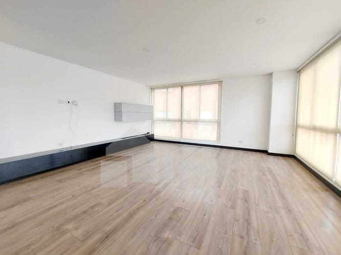 Apartamento de 3 alcobas en arriendo en Chicó Navarra, Bogotá, 135 m² · foto 3 de 23