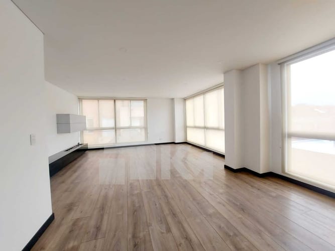 Apartamento de 3 alcobas en arriendo en Chicó Navarra, Bogotá, 135 m² · foto 2 de 23