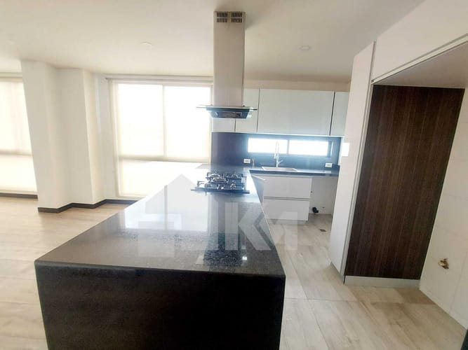 Apartamento de 3 alcobas en arriendo en Chicó Navarra, Bogotá, 135 m² · foto 5 de 23