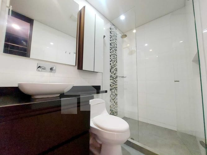 Apartamento de 3 alcobas en arriendo en Chicó Navarra, Bogotá, 135 m² · foto 13 de 23