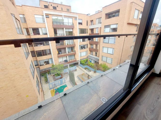 Apartamento de 3 alcobas en arriendo en Chicó Navarra, Bogotá, 135 m² · foto 17 de 23