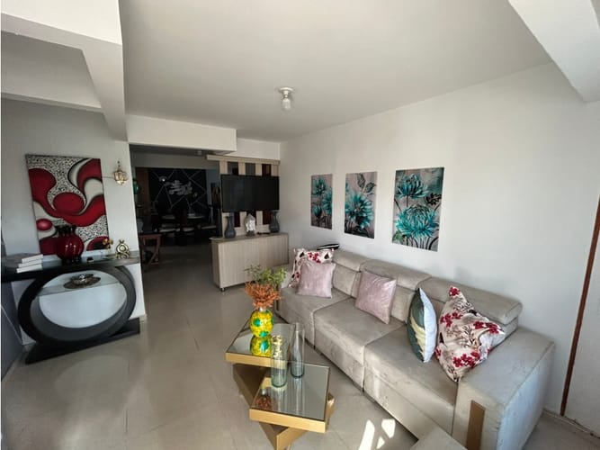 Casa de 6 alcobas en venta en Ciudad Cordoba, Cali, 372 m² · foto 2 de 11
