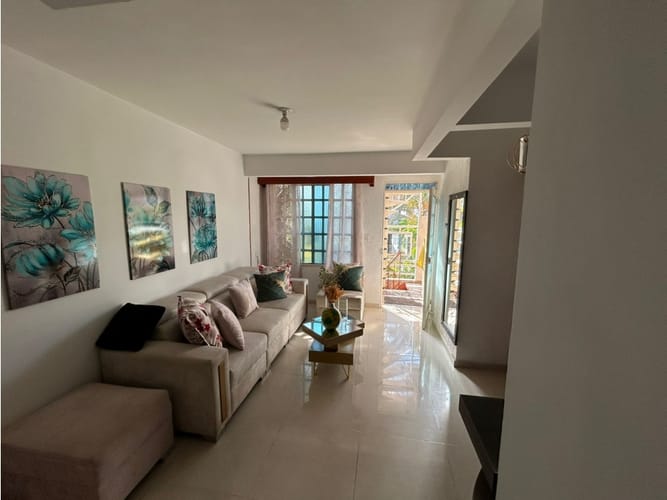 Casa de 6 alcobas en venta en Ciudad Cordoba, Cali, 372 m² · foto 3 de 11