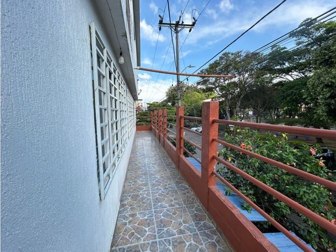Casa de 6 alcobas en venta en Ciudad Cordoba, Cali, 372 m² · foto 9 de 11