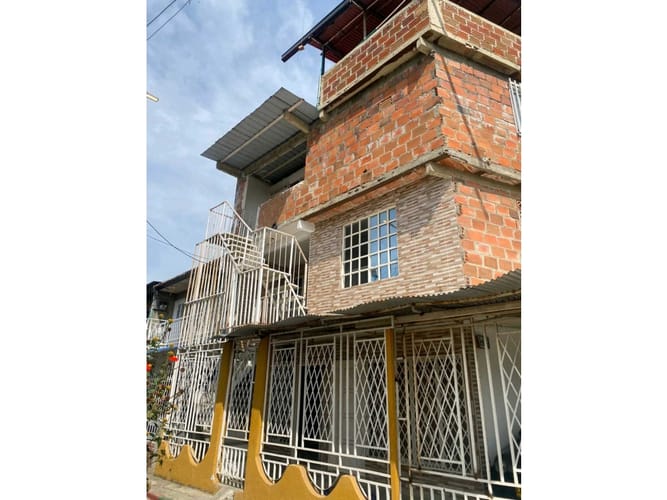 Casa de 17 alcobas en venta en Cañasgordas, Cali, 405 m² · foto 2 de 24