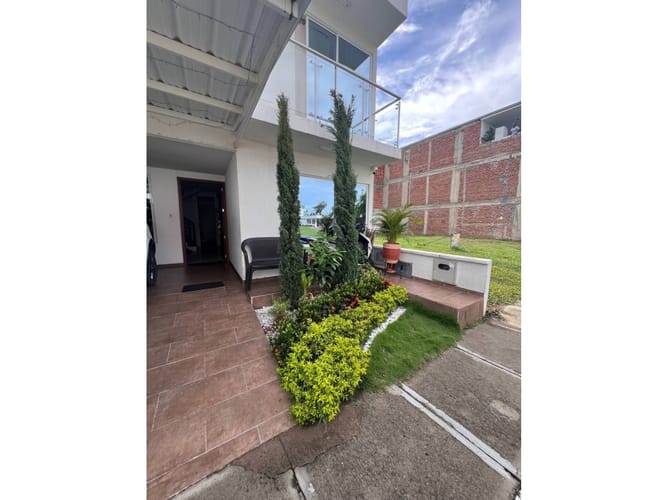 Casa de 5 alcobas en venta en Cn. Arbore Country Club, Jamundí, 230 m² · foto 2 de 24