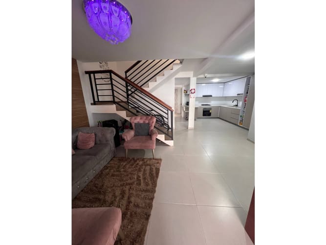 Casa de 5 alcobas en venta en Cn. Arbore Country Club, Jamundí, 230 m² · foto 8 de 24