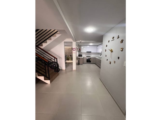 Casa de 5 alcobas en venta en Cn. Arbore Country Club, Jamundí, 230 m² · foto 10 de 24