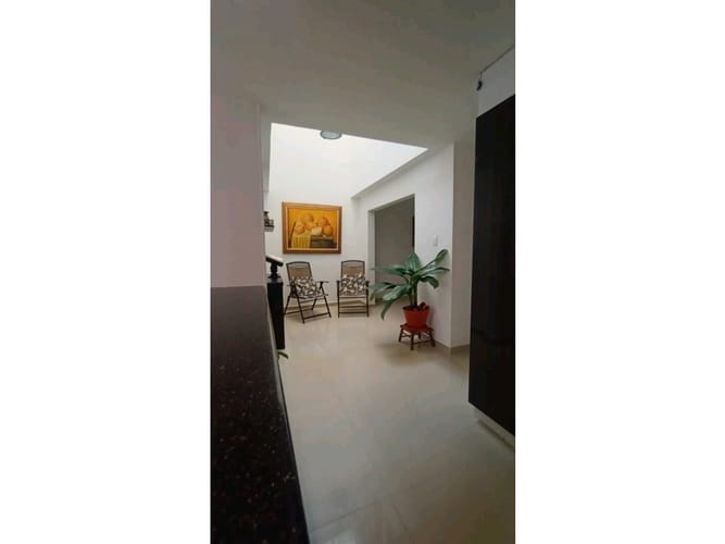 Casa de 7 alcobas en venta en Cr. Los Naranjos, Jamundí, 480 m² · foto 4 de 24