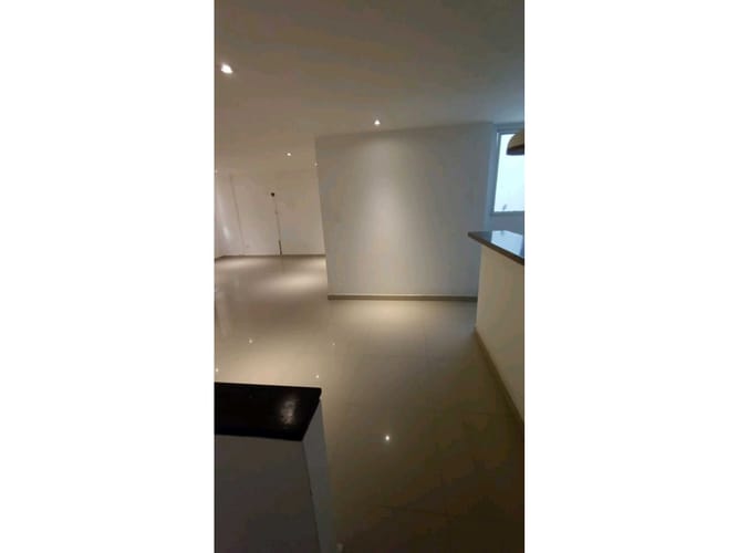 Casa de 7 alcobas en venta en Cr. Los Naranjos, Jamundí, 480 m² · foto 6 de 24