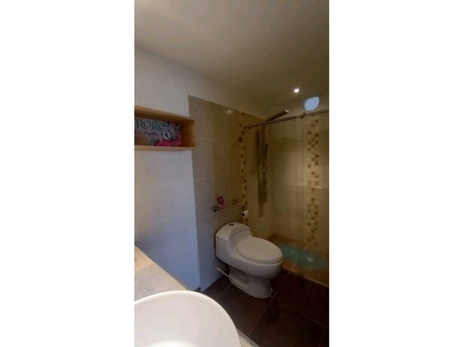 Casa de 7 alcobas en venta en Cr. Los Naranjos, Jamundí, 480 m² · foto 18 de 24