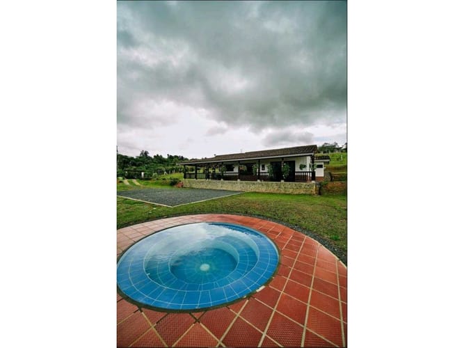 Casa de 4 alcobas en venta en El Carmen, Cali, 326 m² · foto 2 de 16