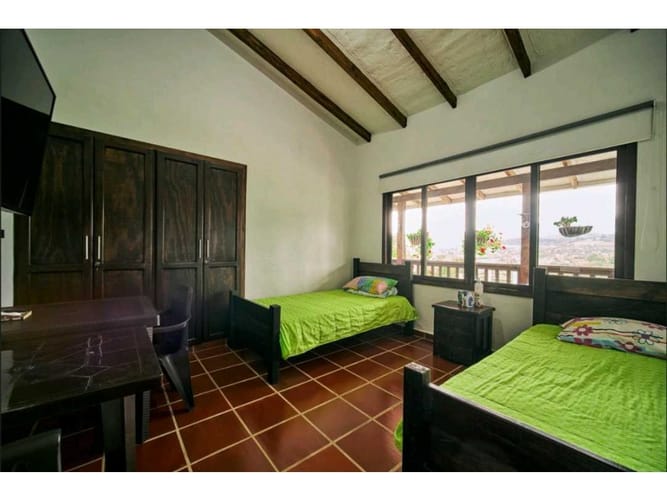 Casa de 4 alcobas en venta en El Carmen, Cali, 326 m² · foto 9 de 16