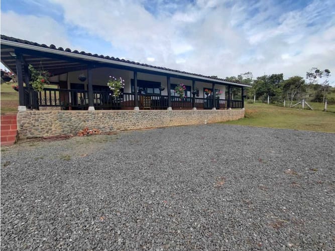 Casa de 4 alcobas en venta en El Carmen, Cali, 326 m² · foto 15 de 16
