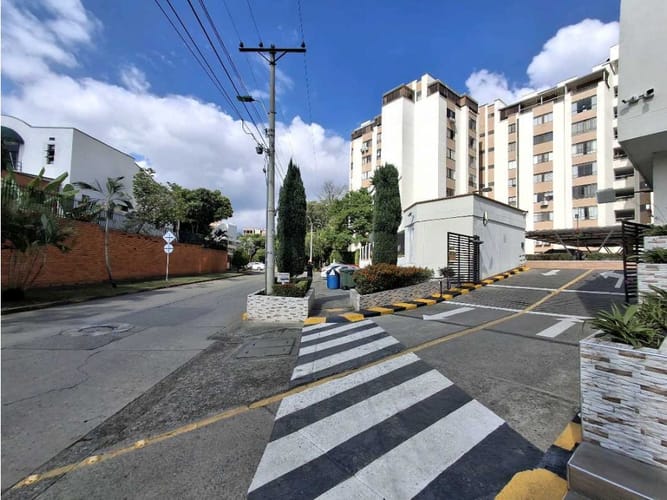 Apartamento de 4 alcobas en venta en La Hacienda, Cali, 238 m² · foto 2 de 24