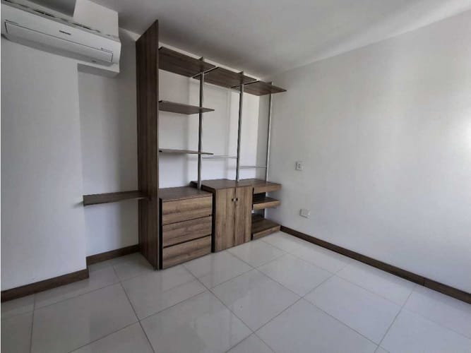Apartamento de 4 alcobas en venta en La Hacienda, Cali, 238 m² · foto 9 de 24