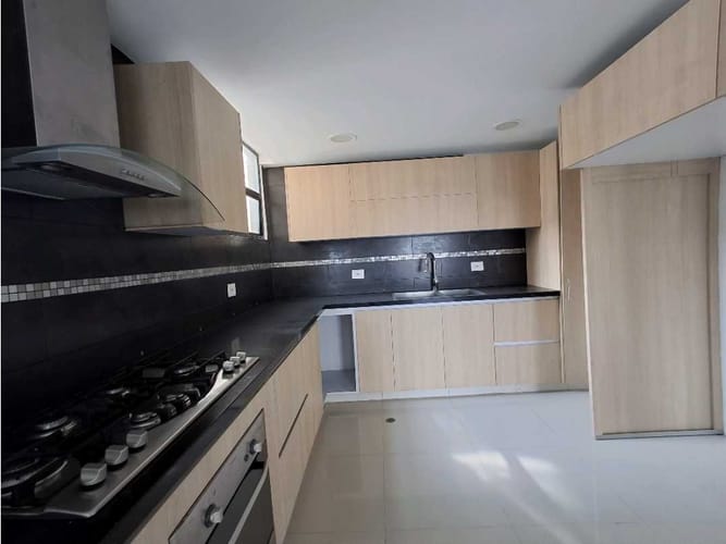 Apartamento de 4 alcobas en venta en La Hacienda, Cali, 238 m² · foto 12 de 24
