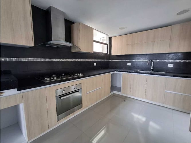 Apartamento de 4 alcobas en venta en La Hacienda, Cali, 238 m² · foto 13 de 24