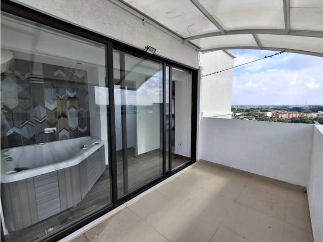 Apartamento de 4 alcobas en venta en La Hacienda, Cali, 238 m² · foto 23 de 24