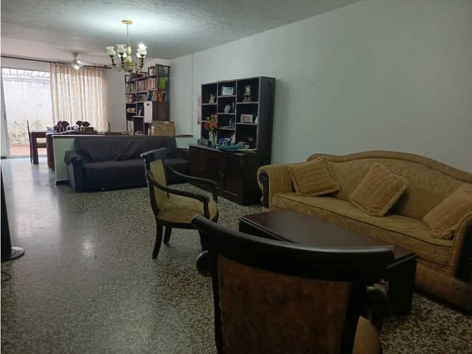 Casa de 4 alcobas en venta en Sector La Luisa Bella Suiza, Cali, 280 m² · foto 4 de 9