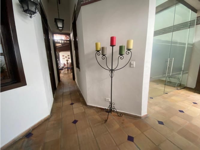 Casa de 16 alcobas en venta en San Antonio, Cali, 700 m² · foto 3 de 24