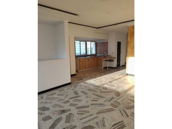 Edificio en venta en Departamental, Cali, 650 m² · foto 3 de 19