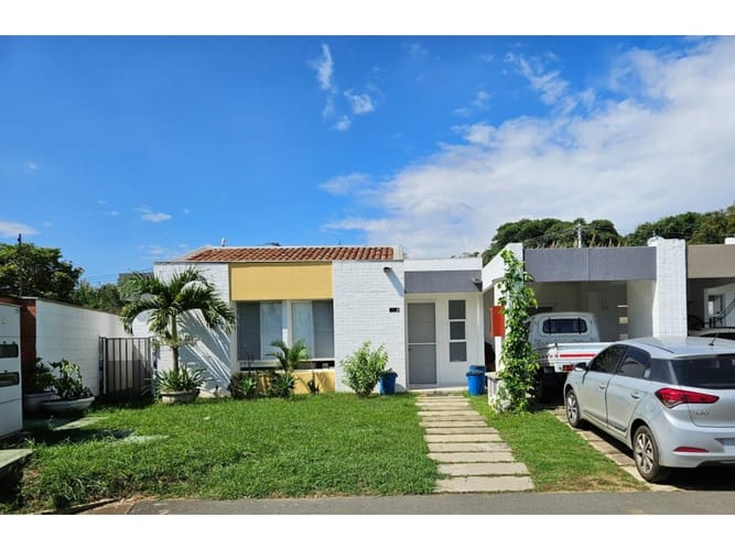 Casa de 3 alcobas en venta en Ciudad Country, Jamundí, 156 m² · foto 2 de 18