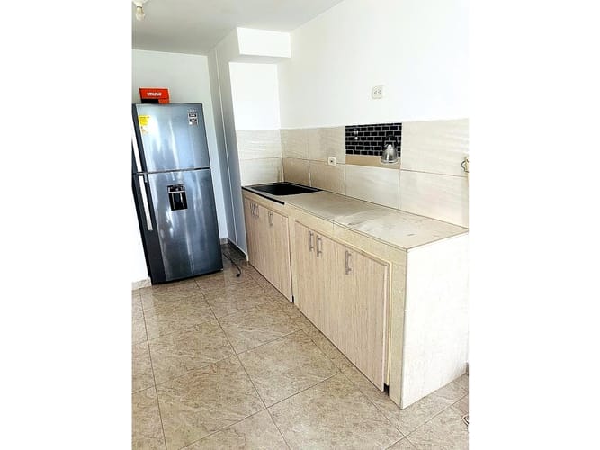 Apartamento de 3 alcobas en venta en Belalcazar, Yumbo, 54 m² · foto 2 de 11