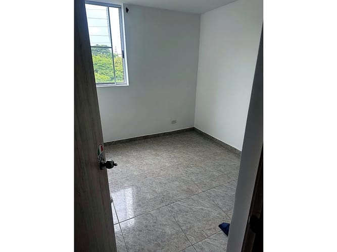 Apartamento de 3 alcobas en venta en Belalcazar, Yumbo, 54 m² · foto 4 de 11