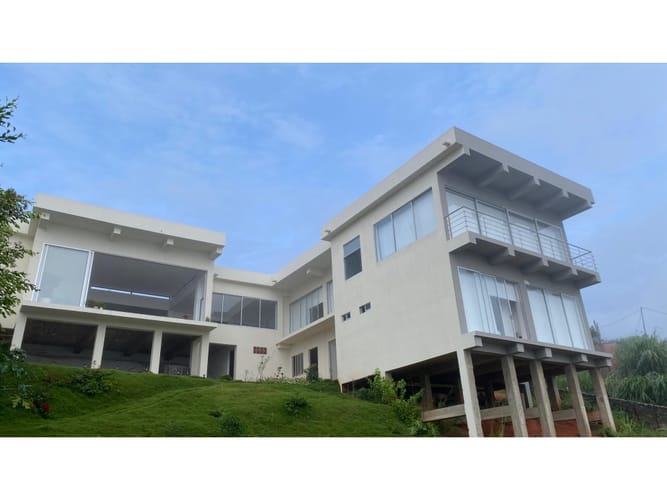 Casa de 5 alcobas en venta en La Buitrera, Cali, 500 m² · foto 2 de 16
