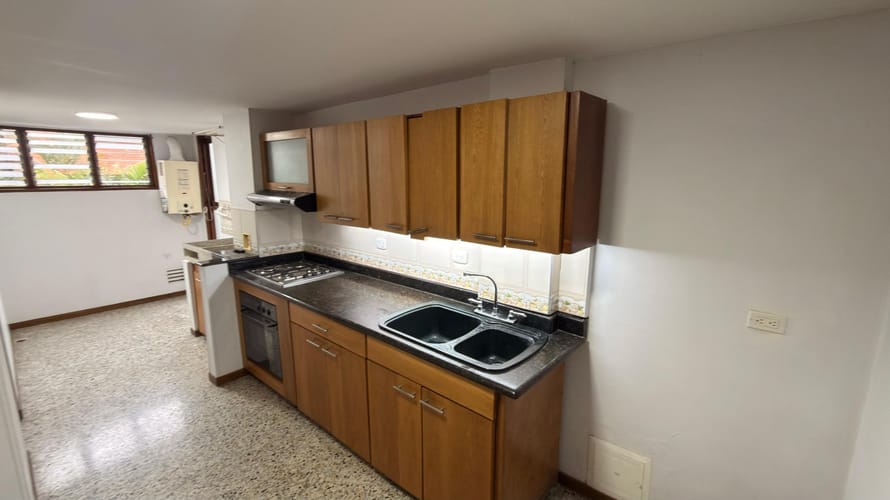 Apartamento de 3 alcobas en venta en El Poblado, Medellín, 130 m² · foto 4 de 17